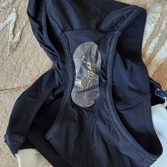 Gottex Black and White V-Neck One Piece Swimsuit - Picture 4 of 4